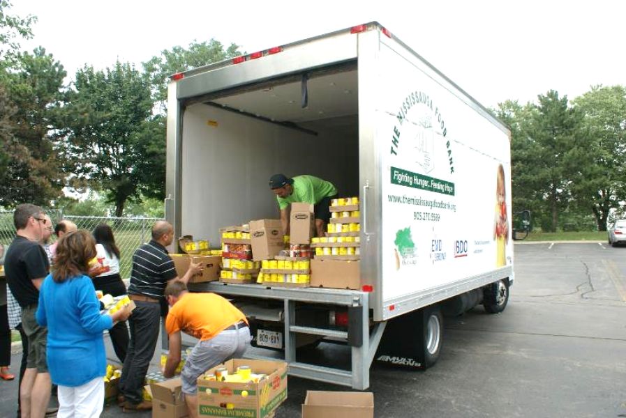 how-team-building-helped-microsoft-employees-donate-a-truckload-of-food-1
